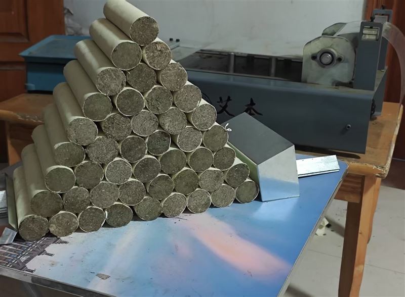 艾灸条和传统黑膏药