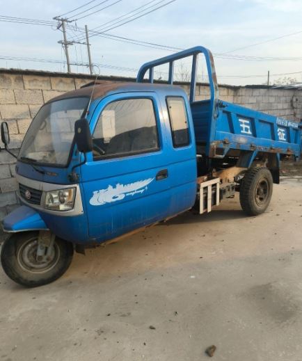 纯农用原装自卸柴油三轮车